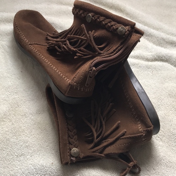 Minnetonka booties with fringe - Picture 4 of 4